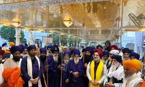 Punjab: दिल्ली के नवनियुक्त एलजी तरणजीत सिंह संधू ने गुरुद्वारा हरमंदिर साहिब का दौरा किया