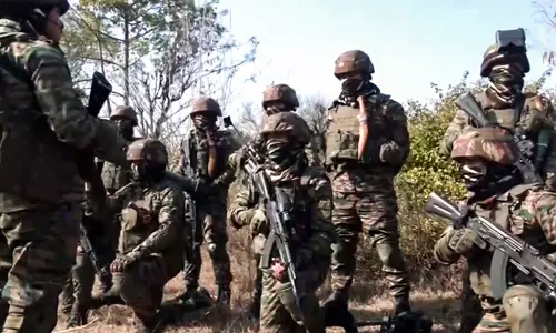 J-K: उरी में घुसपैठ की कोशिश नाकाम, भारतीय सेना ने पाकिस्तानी आतंकवादी को मार गिराया J-K: उरी में घुसपैठ की कोशिश नाकाम, भारतीय सेना ने पाकिस्तानी आतंकवादी को मार गिराया