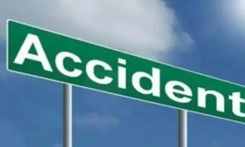 Nalgonda के नलगोंडा में तेज़ रफ़्तार लॉरी ने ऑटो को टक्कर मारी, 4 की मौत Nalgonda के नलगोंडा में तेज़ रफ़्तार लॉरी ने ऑटो को टक्कर मारी, 4 की मौत