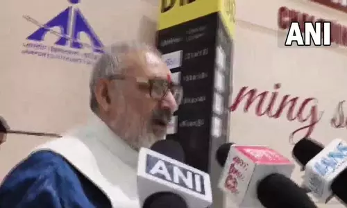 गिरिराज सिंह का बयान – चुनाव आयोग की चुनौती मतदाताओं को बचाना