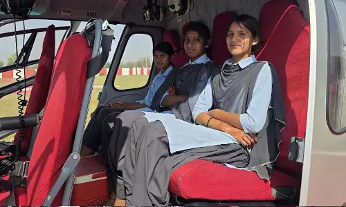Jaipur: टॉपर्स बेटियों के लिए प्रिंसिपल का खास सरप्राइज Jaipur: टॉपर्स बेटियों के लिए प्रिंसिपल का खास सरप्राइज