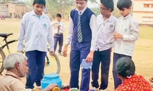 Kashidadu पांच टके में घुघनी और दस टके में फुचका देता Kashidadu पांच टके में घुघनी और दस टके में फुचका देता
