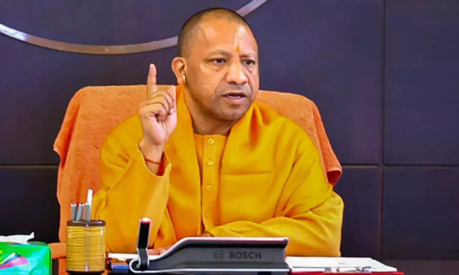 Lucknow: पेपर लीक रोकने को सीएम के कड़े निर्देश Lucknow: पेपर लीक रोकने को सीएम के कड़े निर्देश