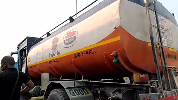 Barabanki: भुगतान के बावजूद ईंधन की सप्लाई रुकी, भुगतान के बाद भी नहीं पहुंचा टैंकर Barabanki: भुगतान के बावजूद ईंधन की सप्लाई रुकी, भुगतान के बाद भी नहीं पहुंचा टैंकर