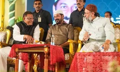 CM रेवंत रेड्डी ने हैदराबाद में दावत-ए-इफ्तार में लिया हिस्सा, AIMIM चीफ ओवैसी भी मौजूद CM रेवंत रेड्डी ने हैदराबाद में दावत-ए-इफ्तार में लिया हिस्सा, AIMIM चीफ ओवैसी भी मौजूद