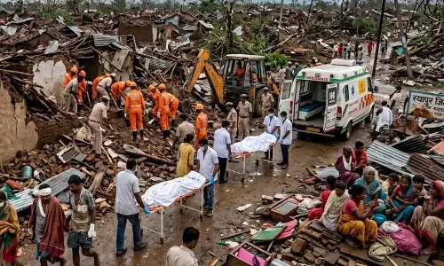 तूफान ने मचाई हलचल, 70 घर ध्वस्त 2 की मौत-10 घायल