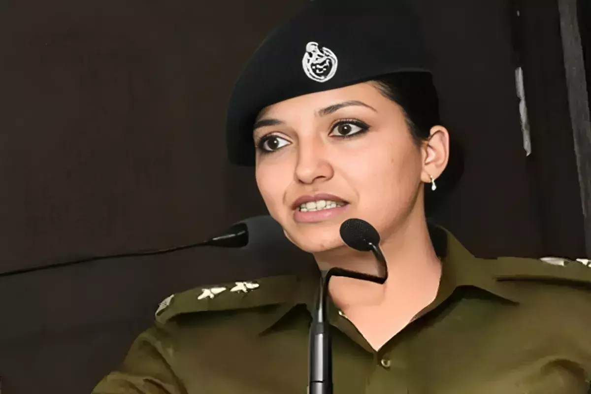 Lucknow: ट्रैफिक डीसीपी पद पर रवीना त्यागी की तैनाती Lucknow: ट्रैफिक डीसीपी पद पर रवीना त्यागी की तैनाती