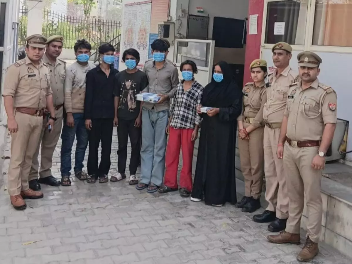 पाक को वीडियो भेजने वाले 6 जासूस गिरफ्तार, एक महिला भी शामिल पाक को वीडियो भेजने वाले 6 जासूस गिरफ्तार, एक महिला भी शामिल