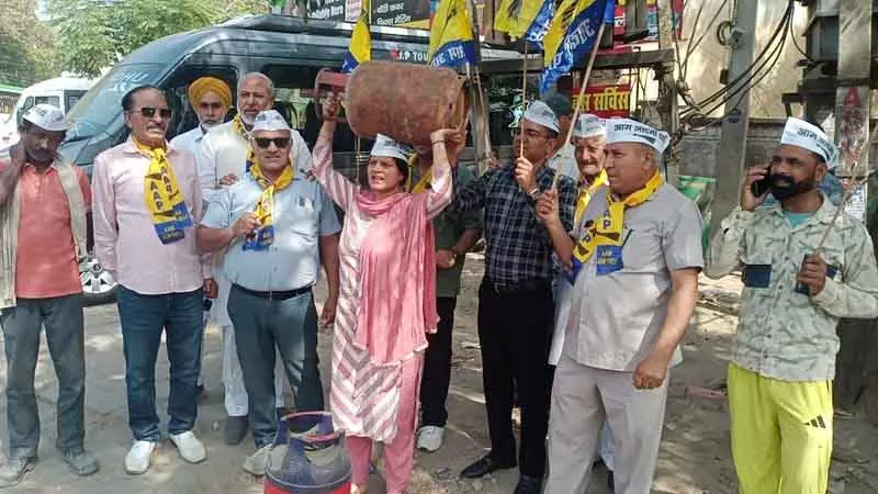 AAP के विरोध प्रदर्शनों से कमी की चर्चा तेज़; Sirsa के एक घर से LPG सिलेंडर चोरी AAP के विरोध प्रदर्शनों से कमी की चर्चा तेज़; Sirsa के एक घर से LPG सिलेंडर चोरी