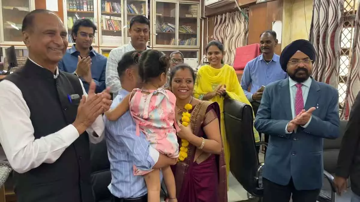 Indore : लोक अदालत ने 22 जोड़ों को फिर मिलाया, 90 विवादों का निपटारा किया Indore : लोक अदालत ने 22 जोड़ों को फिर मिलाया, 90 विवादों का निपटारा किया