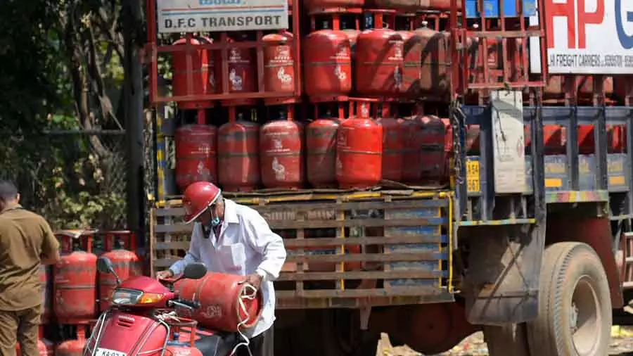 दिल्ली सरकार ने कमर्शियल LPG की सप्लाई को औसत खपत के 20% तक सीमित किया दिल्ली सरकार ने कमर्शियल LPG की सप्लाई को औसत खपत के 20% तक सीमित किया