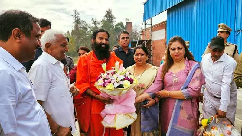 Karnal बाबा रामदेव ने मध्य-पूर्व संकट पर UN की चुप्पी पर सवाल उठाए Karnal बाबा रामदेव ने मध्य-पूर्व संकट पर UN की चुप्पी पर सवाल उठाए