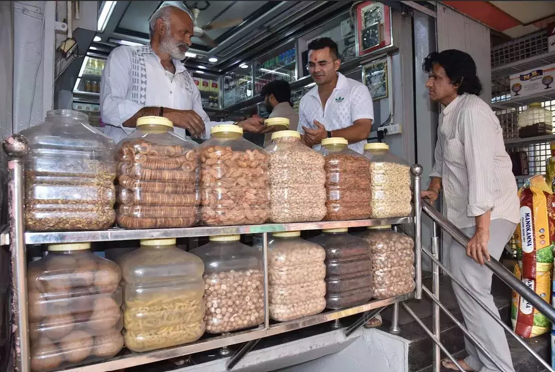 Iran विवाद के कारण हैदराबाद में रमज़ान के दौरान ड्राई फ्रूट्स की कीमतें बढ़ गईं Iran विवाद के कारण हैदराबाद में रमज़ान के दौरान ड्राई फ्रूट्स की कीमतें बढ़ गईं
