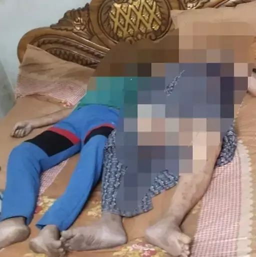 बेड में पिता-पुत्र की लाश मिली, सुसाइड की आशंका बेड में पिता-पुत्र की लाश मिली, सुसाइड की आशंका