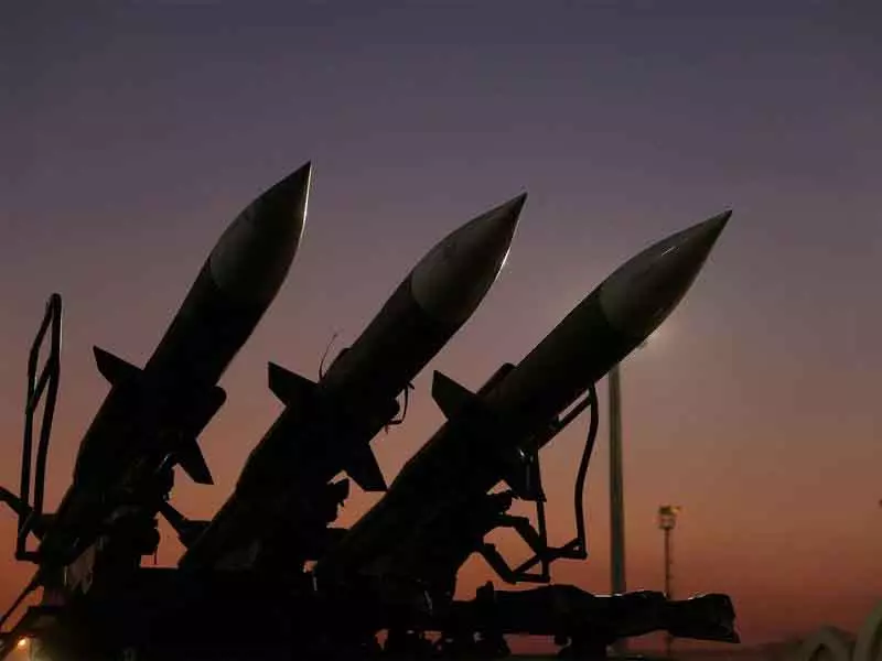 IRGC ने अमेरिका के अल-खर्ज एयरबेस पर हमला किया, औद्योगिक स्थलों पर हमलों की चेतावनी दी IRGC ने अमेरिका के अल-खर्ज एयरबेस पर हमला किया, औद्योगिक स्थलों पर हमलों की चेतावनी दी