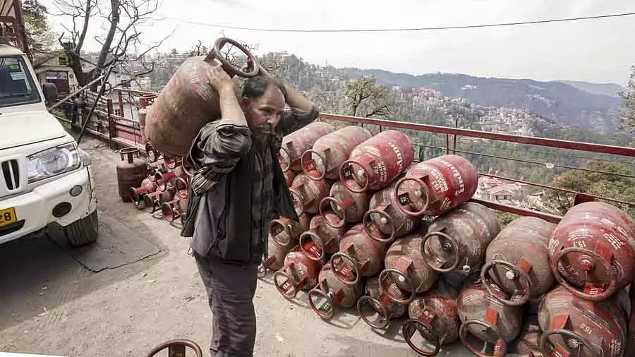 LPG की कमी के बीच MSME पर रोज़गार छिनने का खतरा LPG की कमी के बीच MSME पर रोज़गार छिनने का खतरा