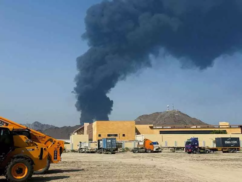 UAE के तेल केंद्र में व्यवधान, बगदाद में अमेरिकी दूतावास पर ड्रोन हमला UAE के तेल केंद्र में व्यवधान, बगदाद में अमेरिकी दूतावास पर ड्रोन हमला