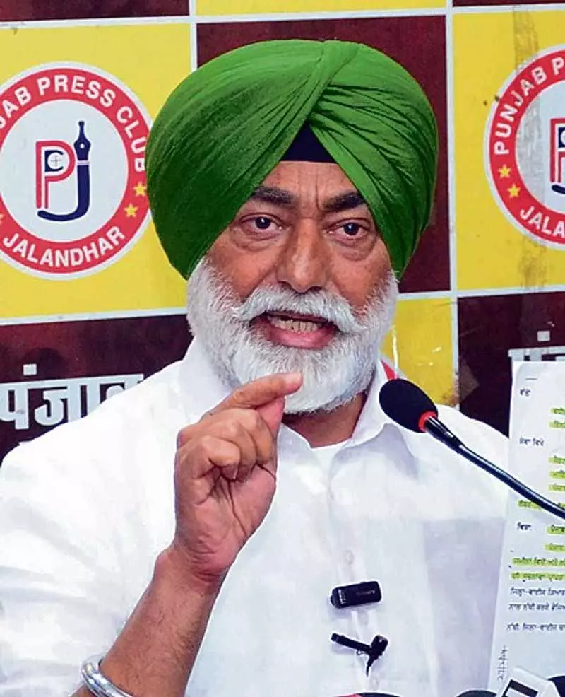 अधिकारियों पर मेरी ज़मीन की हदबंदी करने का दबाव डाला जा रहा है: Sukhpal Khaira अधिकारियों पर मेरी ज़मीन की हदबंदी करने का दबाव डाला जा रहा है: Sukhpal Khaira