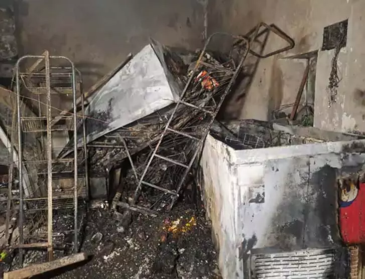 BREAKING: जनरल स्टोर में लगी आग, रिटायर्ड टीचर जिंदा जला BREAKING: जनरल स्टोर में लगी आग, रिटायर्ड टीचर जिंदा जला