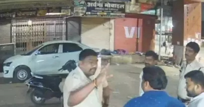 सिपाही ने जबरन किया मारपीट, बंदूक से मारने का आरोप सिपाही ने जबरन किया मारपीट, बंदूक से मारने का आरोप