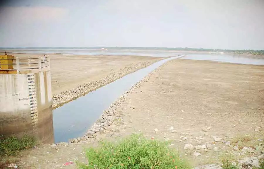 Bugudanahalli झील, जो तुमकुर शहर को पानी की आपूर्ति करती है, सूख रही है Bugudanahalli झील, जो तुमकुर शहर को पानी की आपूर्ति करती है, सूख रही है