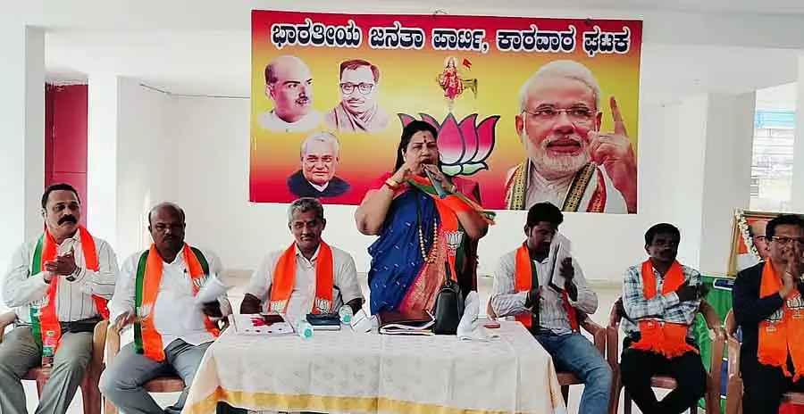 मोदी सरकार की उपलब्धियों को हर घर तक पहुँचाएँ: Rupali Naik मोदी सरकार की उपलब्धियों को हर घर तक पहुँचाएँ: Rupali Naik