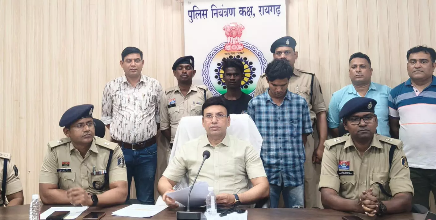 14 लाख के 16 आईफोन जब्त, मोबाइल शॉप में हुई चोरी का खुलासा 14 लाख के 16 आईफोन जब्त, मोबाइल शॉप में हुई चोरी का खुलासा