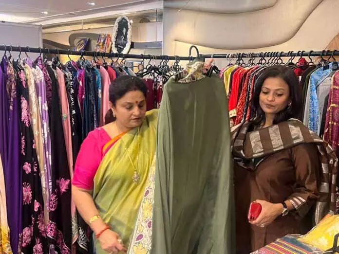Priya Sethi ने महिलाओं के लिए मोदी सरकार की पहलों की सराहना की Priya Sethi ने महिलाओं के लिए मोदी सरकार की पहलों की सराहना की