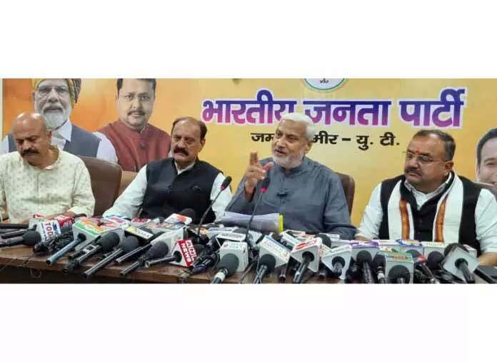 BJP ने मेडिकल पदों के ‘स्पष्ट रूप से पक्षपातपूर्ण’ आवंटन के लिए NC सरकार की आलोचना की BJP ने मेडिकल पदों के ‘स्पष्ट रूप से पक्षपातपूर्ण’ आवंटन के लिए NC सरकार की आलोचना की