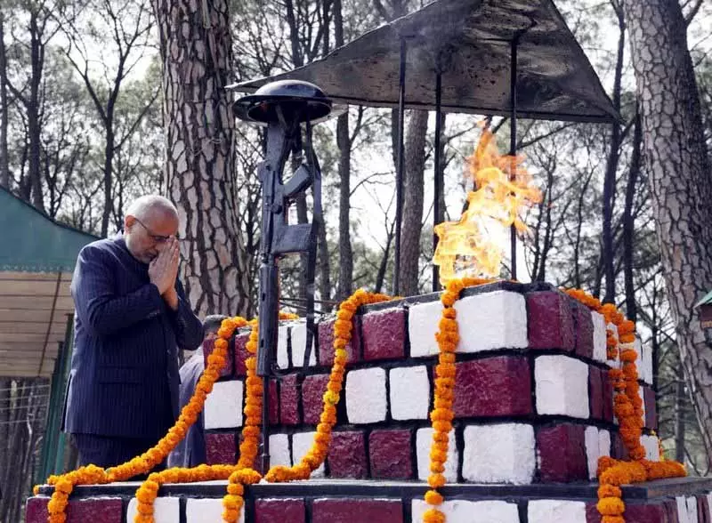 उपराष्ट्रपति सीपी राधाकृष्णन ने Dharamshala युद्ध स्मारक पर श्रद्धांजलि अर्पित की उपराष्ट्रपति सीपी राधाकृष्णन ने Dharamshala युद्ध स्मारक पर श्रद्धांजलि अर्पित की