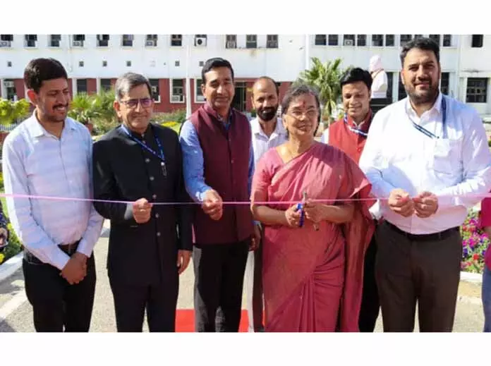 DG CSIR ने पुष्प प्रदर्शनी का उद्घाटन किया, फ्लोरीकल्चर मिशन जारी रखने की घोषणा की DG CSIR ने पुष्प प्रदर्शनी का उद्घाटन किया, फ्लोरीकल्चर मिशन जारी रखने की घोषणा की