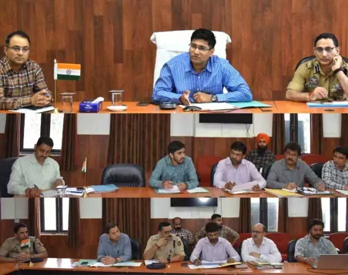 DC ने रियासी ज़िले में सड़क सुरक्षा उपायों और विरासत संरक्षण परियोजनाओं की समीक्षा की DC ने रियासी ज़िले में सड़क सुरक्षा उपायों और विरासत संरक्षण परियोजनाओं की समीक्षा की