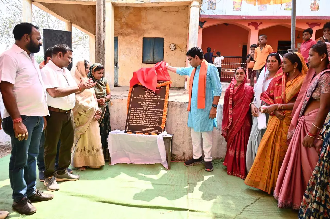 राजस्व मंत्री ने 7 करोड़ से अधिक की लागत के नवापारा-सतभांवा मार्ग का किया भूमिपूजन राजस्व मंत्री ने 7 करोड़ से अधिक की लागत के नवापारा-सतभांवा मार्ग का किया भूमिपूजन