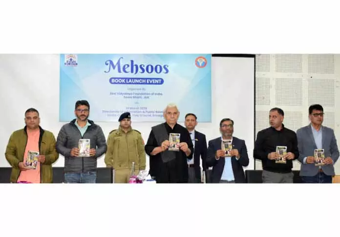 LG ने पुस्तक “महसूस-सामाजिक परिवर्तन की कहानियाँ” जारी की LG ने पुस्तक “महसूस-सामाजिक परिवर्तन की कहानियाँ” जारी की