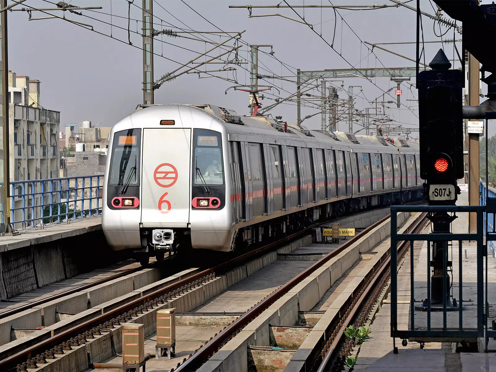 Delhi Metro ने 2025 में रिकॉर्ड 235.8 करोड़ यात्री यात्राओं का संचालन किया Delhi Metro ने 2025 में रिकॉर्ड 235.8 करोड़ यात्री यात्राओं का संचालन किया