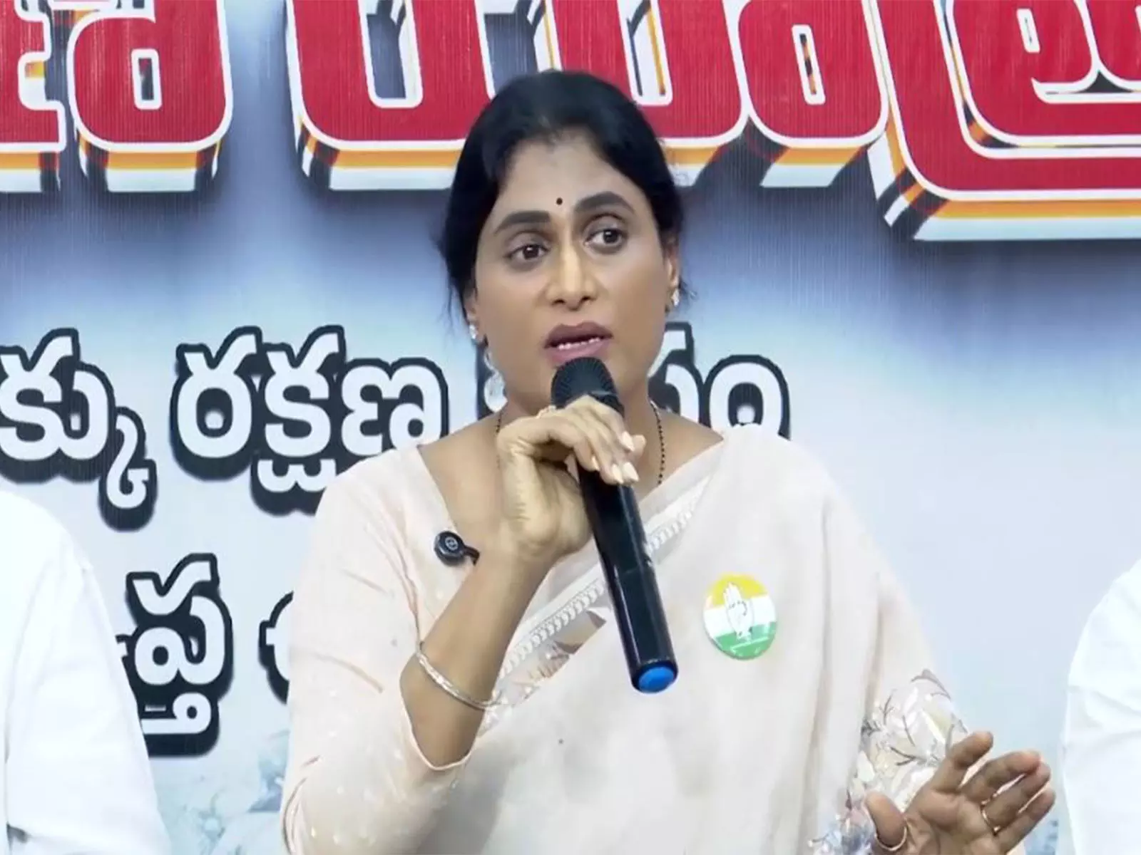 APCC प्रमुख शर्मिला ने कथित ड्रग्स पार्टी मामले में TDP सांसद पुट्टा महेश के खिलाफ कार्रवाई की मांग की APCC प्रमुख शर्मिला ने कथित ड्रग्स पार्टी मामले में TDP सांसद पुट्टा महेश के खिलाफ कार्रवाई की मांग की