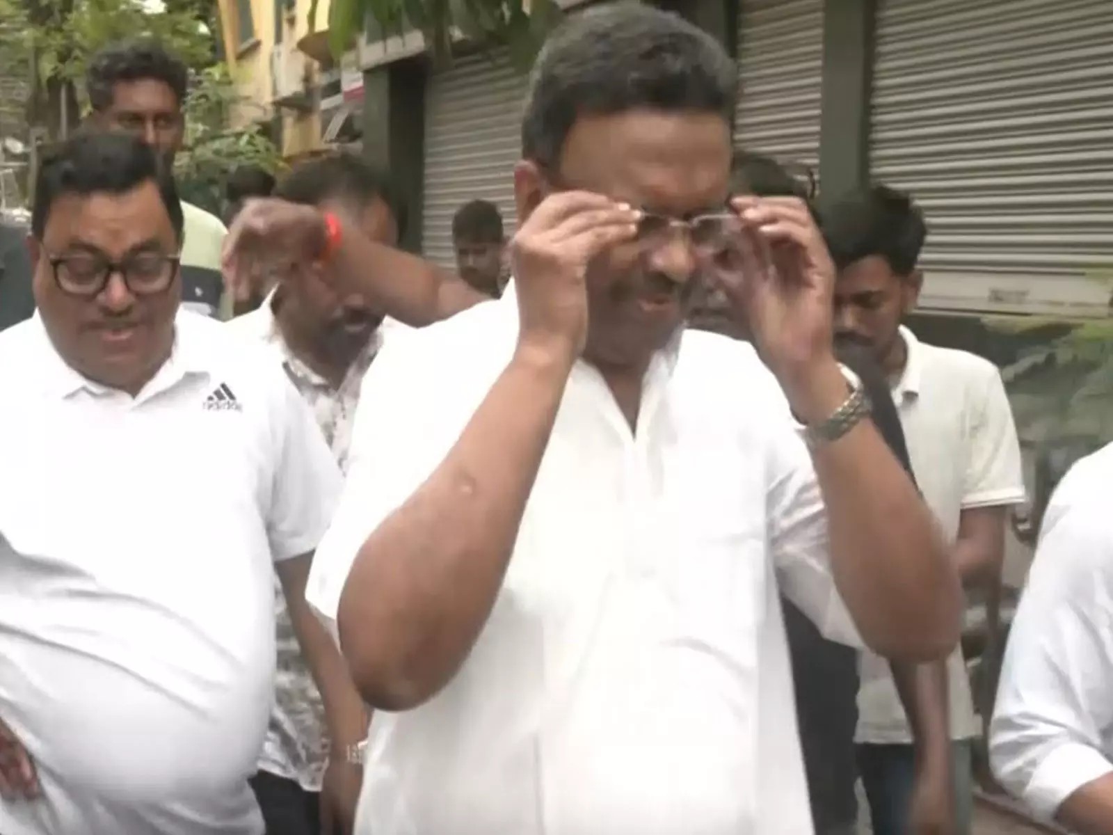कोलकाता के मेयर फिरहाद हकीम ने बंगाली समुदाय के लिए BJP को खतरा बताया कोलकाता के मेयर फिरहाद हकीम ने बंगाली समुदाय के लिए BJP को खतरा बताया