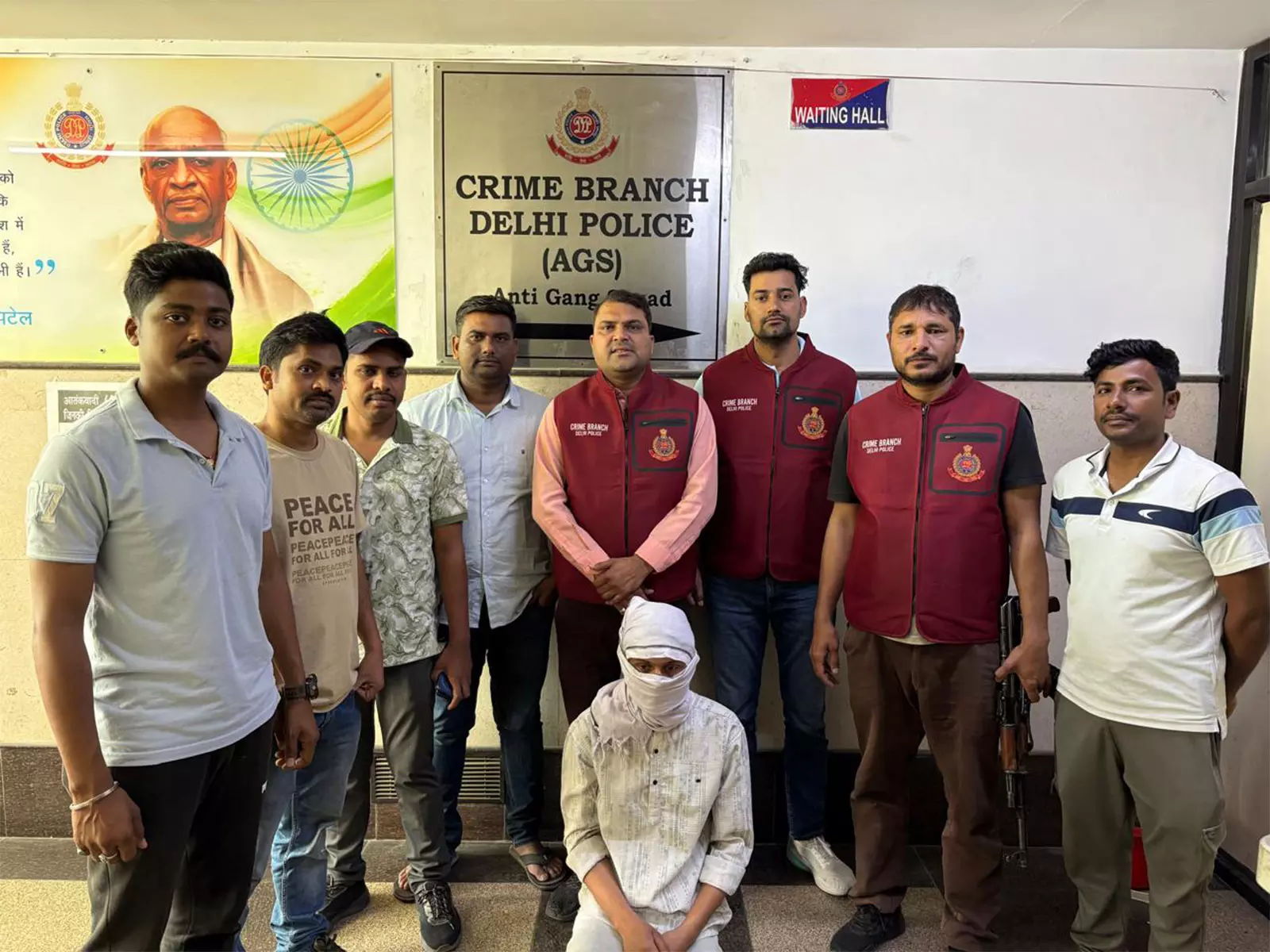 Delhi और बिहार पुलिस ने संयुक्त अभियान में हत्या के आरोपी को गिरफ़्तार किया। Delhi और बिहार पुलिस ने संयुक्त अभियान में हत्या के आरोपी को गिरफ़्तार किया।