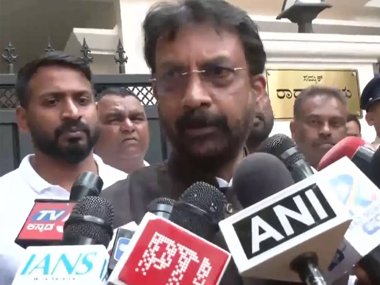 कांग्रेस ने ओडिशा में BJP पर हॉर्स-ट्रेडिंग का आरोप लगाया, विधायकों को 5 करोड़ रुपये की पेशकश का दावा कांग्रेस ने ओडिशा में BJP पर हॉर्स-ट्रेडिंग का आरोप लगाया, विधायकों को 5 करोड़ रुपये की पेशकश का दावा