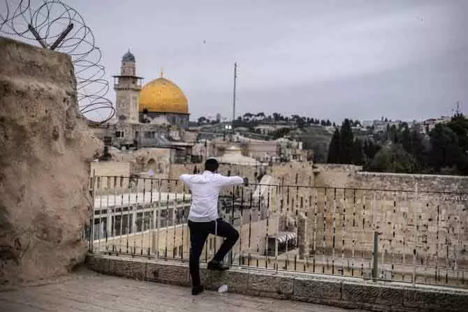 यरुशलम: Israeli के बंदी फैसले से मस्जिद की स्थिति पर खतरा यरुशलम: Israeli के बंदी फैसले से मस्जिद की स्थिति पर खतरा