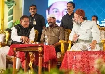 CM रेवंत रेड्डी ने हैदराबाद में दावत-ए-इफ्तार में लिया हिस्सा, AIMIM चीफ ओवैसी भी मौजूद CM रेवंत रेड्डी ने हैदराबाद में दावत-ए-इफ्तार में लिया हिस्सा, AIMIM चीफ ओवैसी भी मौजूद