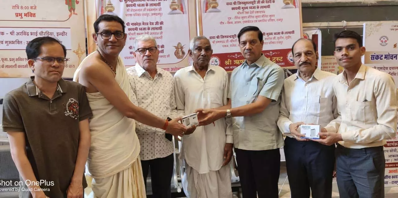 जैन संवेदना ट्रस्ट ने 19 बुजुर्गों व बच्चों को दिये श्रवण यंत्र जैन संवेदना ट्रस्ट ने 19 बुजुर्गों व बच्चों को दिये श्रवण यंत्र