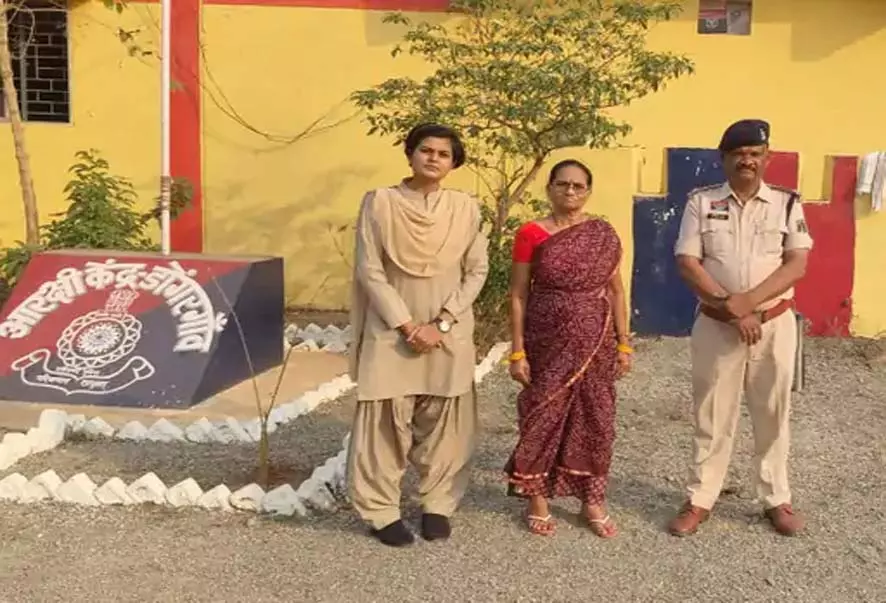 महिला स्व-सहायता समूह से 8.85 लाख रुपए की धोखाधड़ी, फरार अध्यक्ष गिरफ्तार महिला स्व-सहायता समूह से 8.85 लाख रुपए की धोखाधड़ी, फरार अध्यक्ष गिरफ्तार