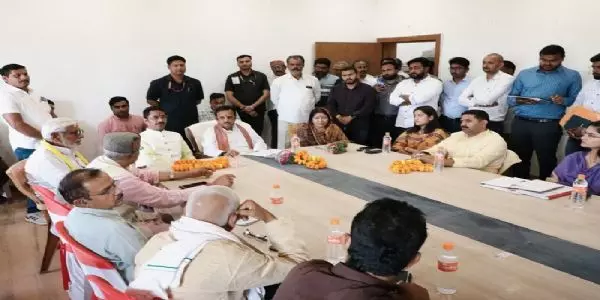 Bhopal: रीवा में गैस आपूर्ति समीक्षा के लिए उप मुख्यमंत्री शुक्ल पहुंचे Bhopal: रीवा में गैस आपूर्ति समीक्षा के लिए उप मुख्यमंत्री शुक्ल पहुंचे