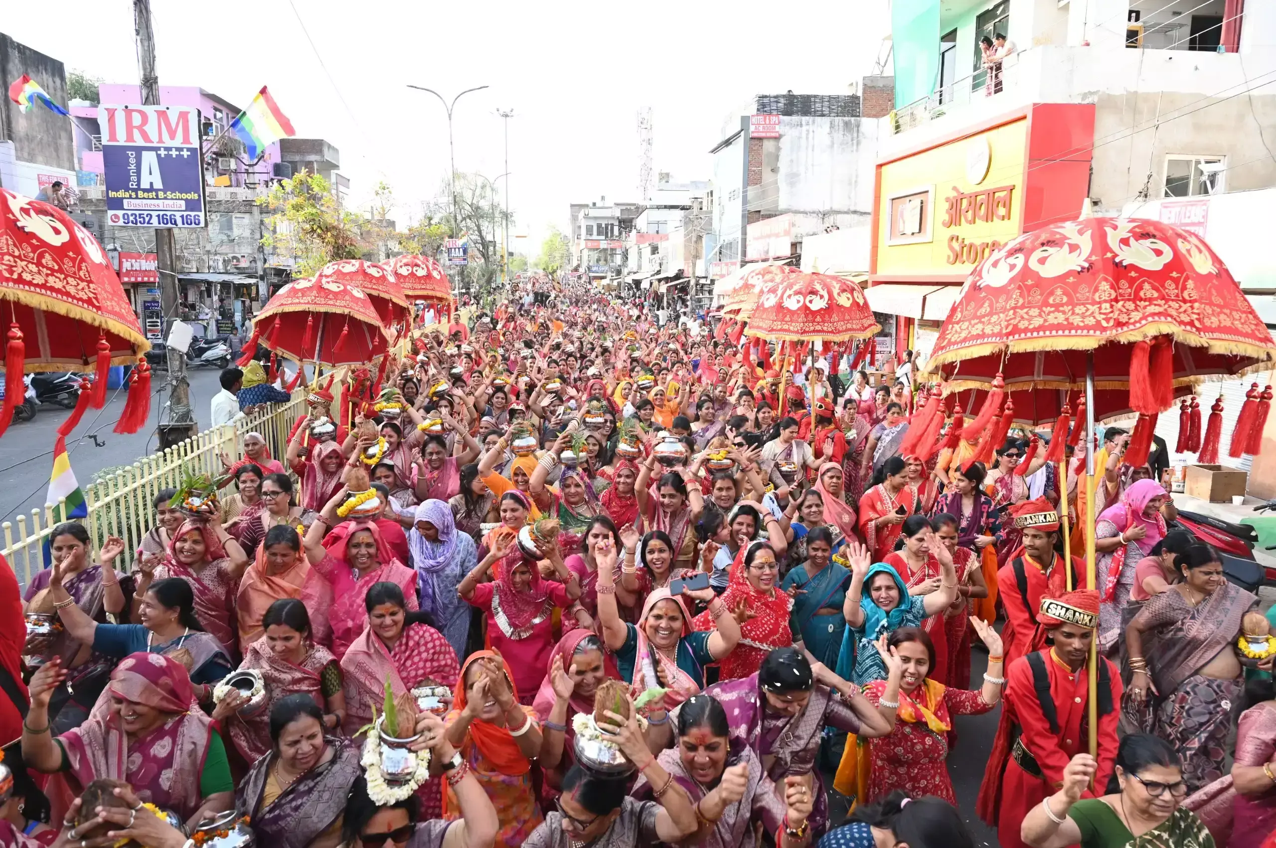 Jaipur: 11 हजार महिलाओं ने भाग लिया जयपुर की कलश यात्रा में Jaipur: 11 हजार महिलाओं ने भाग लिया जयपुर की कलश यात्रा में