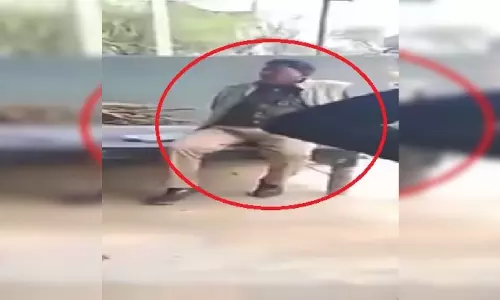 पुलिस कांस्टेबल पर गिरी गाज, रिश्वत लेते कैमरे में कैद