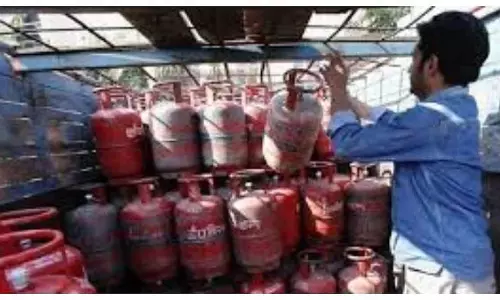 रविवार को सभी गैस एजेंसियां खुली रहीं; उपभोक्ताओं को 24,000 से अधिक LPG सिलेंडर डिलीवर किए गए रविवार को सभी गैस एजेंसियां खुली रहीं; उपभोक्ताओं को 24,000 से अधिक LPG सिलेंडर डिलीवर किए गए