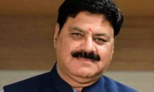 Indore : जब इंडस्ट्री लड़खड़ाई, तो उन्होंने पीछे हटने से इनकार कर दिया Indore : जब इंडस्ट्री लड़खड़ाई, तो उन्होंने पीछे हटने से इनकार कर दिया