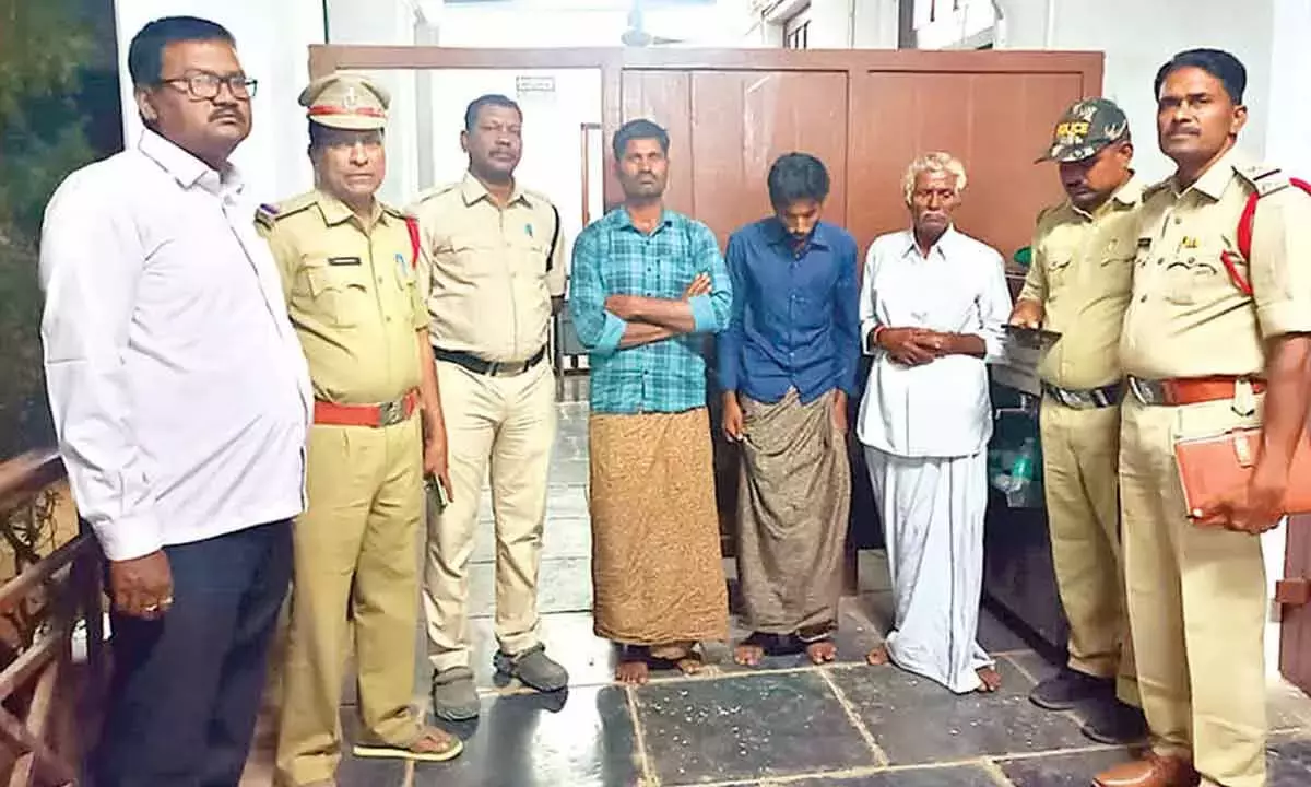 Andhra: नाबालिग लड़के की हत्या के मामले में 3 को उम्रकैद Andhra: नाबालिग लड़के की हत्या के मामले में 3 को उम्रकैद