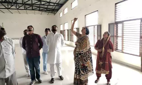 मेयर ने Yamunanagar में नवनिर्मित सामुदायिक केंद्र का निरीक्षण किया मेयर ने Yamunanagar में नवनिर्मित सामुदायिक केंद्र का निरीक्षण किया